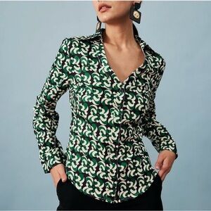 Zara Fitted Retro Print
Button Up Blouse